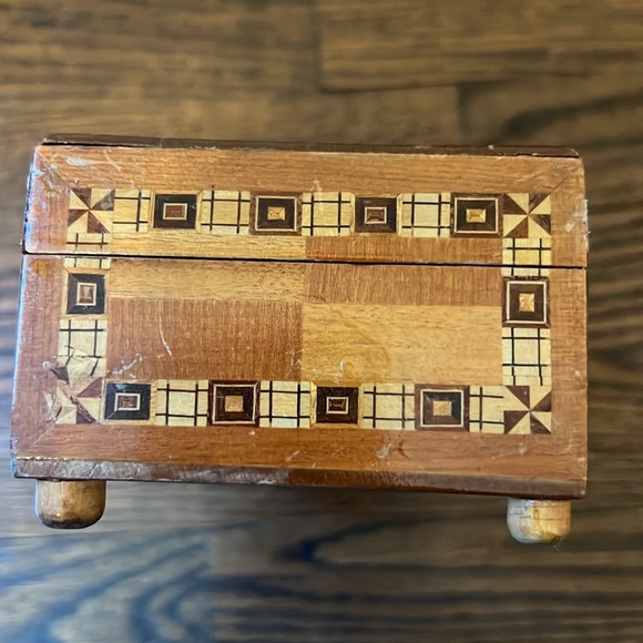 Vintage Wood Box w/ Inlay Scotty Dogs & Border - Picture 5 of 11